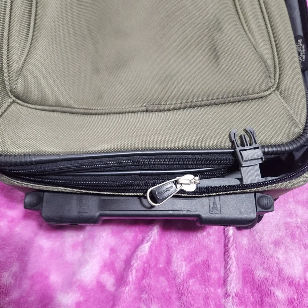 Travelpro Walkabout Lite 22 Inch Rolling Carry‎ On Expandable Teflon Suitcase